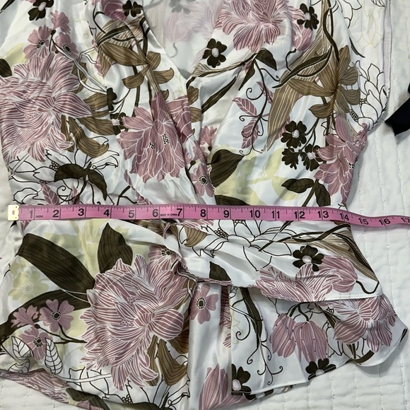 Salo La Fille Elegant Pink Wrap Blouse with Notched Collar - Picture 6 of 13